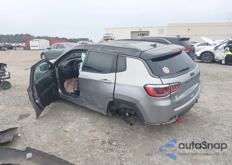 2019 Jeep Compass Trailhawk 4X4 z USA, uszkodzony, nr VIN 3C4NJDDB8KT671153